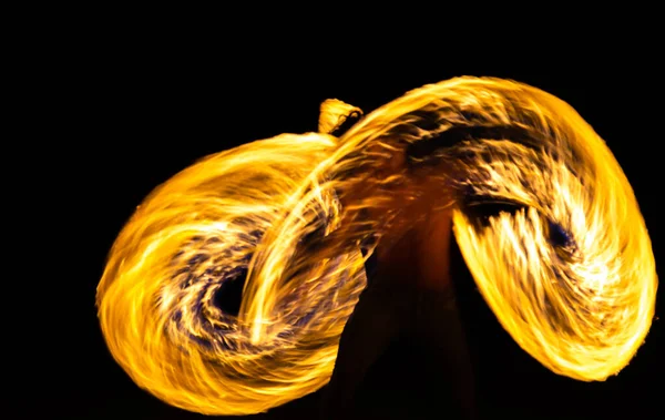 Fire show on the beach at night in Phuket, Thailand — 图库照片