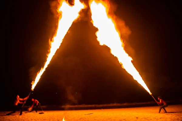 Fire show on the beach at night in Phuket, Thailand —  Fotos de Stock