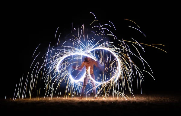 Fire show on the beach at night in Phuket, Thailand — Stock Photo, Image