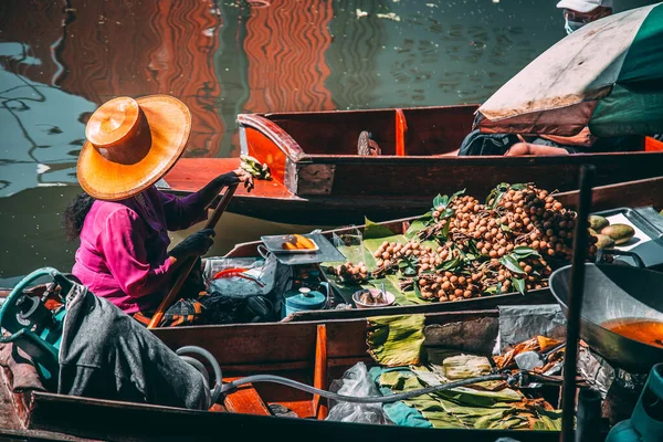 Damnoen Floating Market during covid in Ratchaburi province, Thailand — Stock Photo, Image
