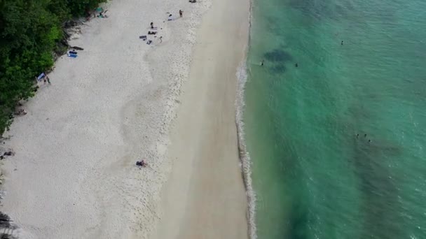 Phuket Tayland 'daki Özgürlük Kumsalı gizli plajı — Stok video