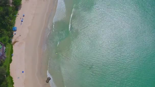 Aerial view of Kata and Kata Noi beach in Phuket province, in Thailand — Vídeo de Stock