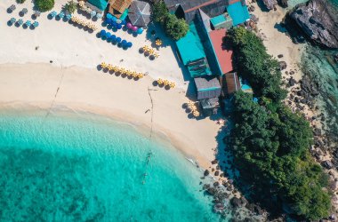 Koh Khai Nai, Phuket Eyaleti, Tayland 'daki kedi adası.