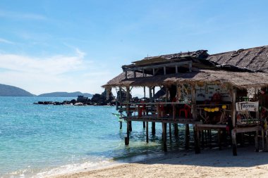 Koh Khai Nai, Phuket Eyaleti, Tayland 'daki kedi adası.