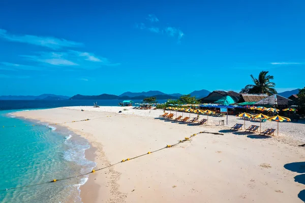 Koh Khai Nai, Phuket Eyaleti, Tayland 'daki kedi adası. — Stok fotoğraf