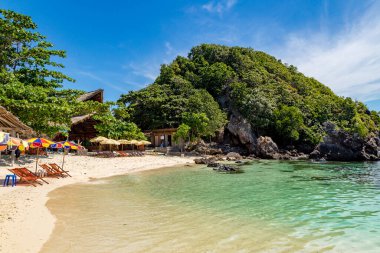 Koh Khai Nai, Phuket Eyaleti, Tayland 'daki kedi adası.