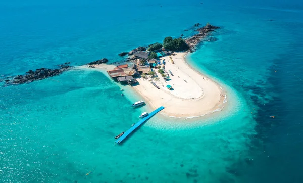 Koh Khai Nai, la isla gato, en la provincia de Phuket, Tailandia — Foto de Stock