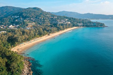 Tayland 'ın Phuket bölgesindeki Surin plajının hava görüntüsü