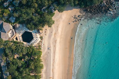 Tayland 'ın Phuket bölgesindeki Surin plajının hava görüntüsü