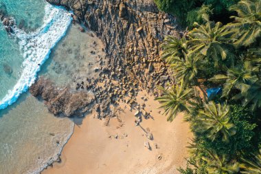 Tayland 'ın Phuket bölgesindeki Surin plajının hava görüntüsü