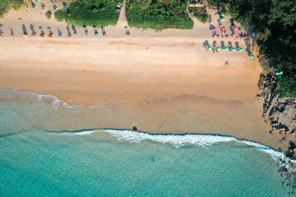 Veduta aerea della spiaggia di Surin nella provincia di Phuket in Thailandia — Foto Stock
