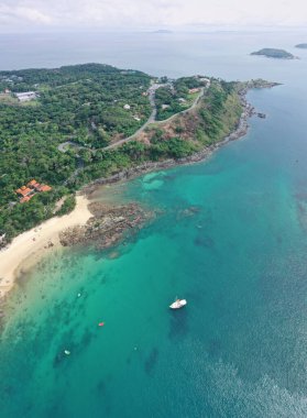 Yel değirmeni bakış açısı ve Tayland 'ın Phuket bölgesindeki Nai Han plajı.