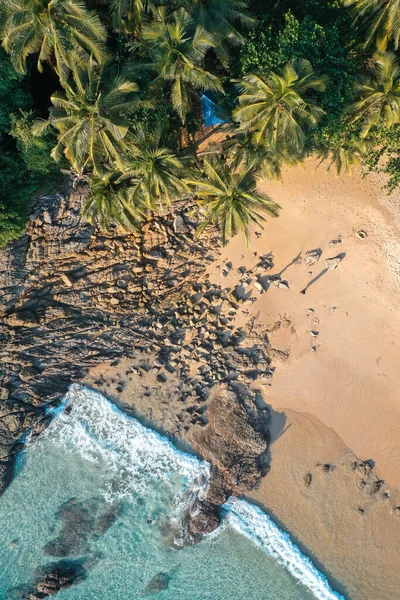 Tayland 'ın Phuket bölgesindeki Surin plajının hava görüntüsü — Stok fotoğraf