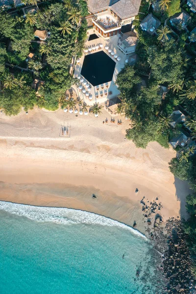 Luchtfoto van Surin strand in Phuket provincie in Thailand — Stockfoto