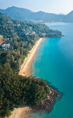 Tayland 'ın Phuket bölgesindeki Surin plajının hava görüntüsü