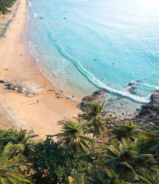 Vista aérea da praia de Surin na província de Phuket, na Tailândia — Fotografia de Stock