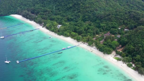 Pulau karang, koh Dia, pantai dan kapal di provinsi Phuket, Thailand — Stok Video