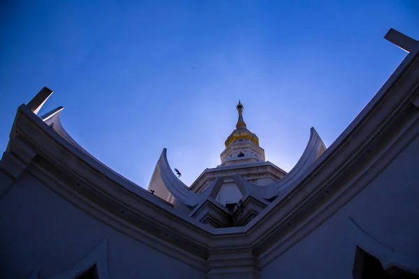 Wat Luang Pho Sot Thammakayaram à Ratchaburi, Thaïlande — Photo