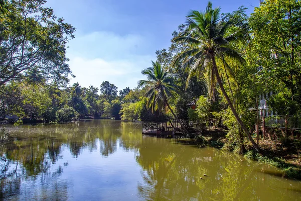 Wat Luang Pho Sot Thammakayaram Ratchaburi, Tayland