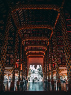 Wat-Suan-Dok 'taki bir grup pagoda. Tayland, Chiang Mai 'deki ünlü tapınak.