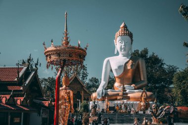 Wat Phrathat Doi Kham, Buddha pagoda and golden chedi in Chiang Mai, Tayland