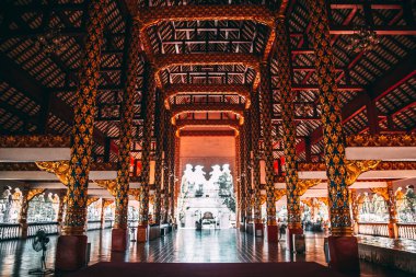 Wat-Suan-Dok 'taki bir grup pagoda. Tayland, Chiang Mai 'deki ünlü tapınak.