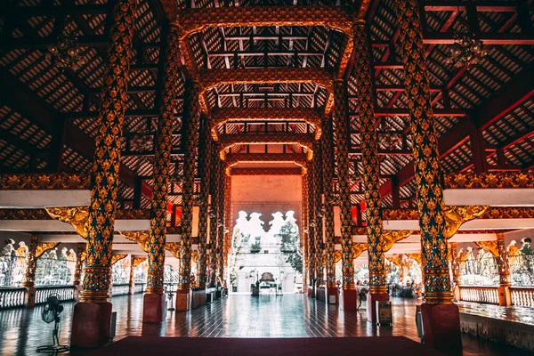 Grupo de pagoda en Wat-Suan-Dok. famoso templo en Chiang Mai, Tailandia —  Fotos de Stock