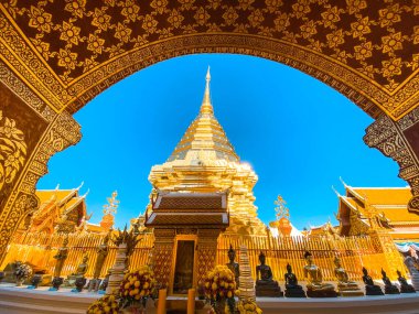  Chiang Mai, Tayland 'daki Wat Phra Doi Suthep tapınağının havadan görünüşü