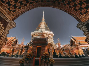  Chiang Mai, Tayland 'daki Wat Phra Doi Suthep tapınağının havadan görünüşü