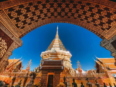  Chiang Mai, Tayland 'daki Wat Phra Doi Suthep tapınağının havadan görünüşü