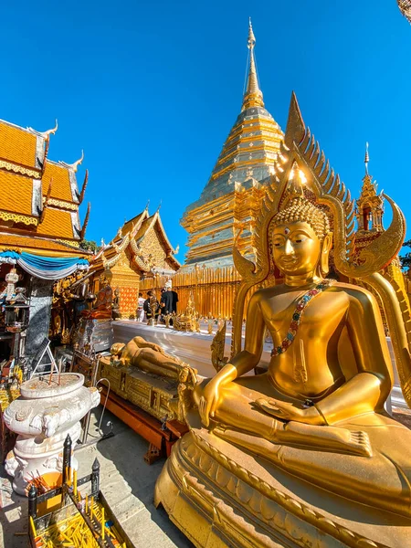  Chiang Mai, Tayland 'daki Wat Phra Doi Suthep tapınağının havadan görünüşü