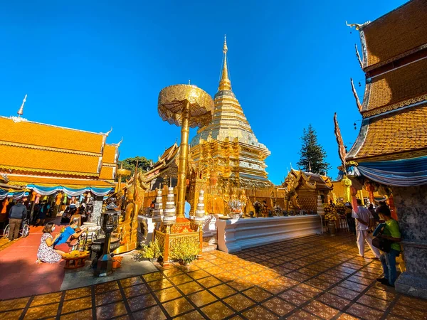 Vista aérea del templo de Wat Phra That Doi Suthep en Chiang Mai, Tailandia —  Fotos de Stock