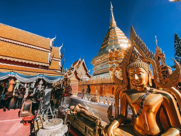  Chiang Mai, Tayland 'daki Wat Phra Doi Suthep tapınağının havadan görünüşü