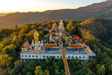 Wat Phrathat Doi Kham, Buddha pagoda ve Chiang Mai, Tayland 'da altın çadırı