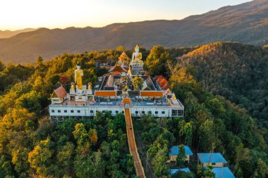 Wat Phrathat Doi Kham, Buddha pagoda ve Chiang Mai, Tayland 'da altın çadırı