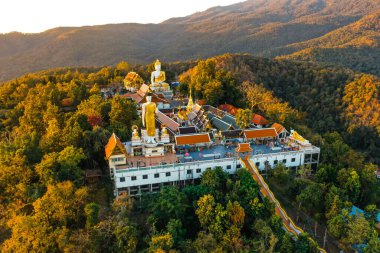 Wat Phrathat Doi Kham, Buddha pagoda ve Chiang Mai, Tayland 'da altın çadırı