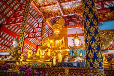Wat-Suan-Dok 'taki bir grup pagoda. Tayland, Chiang Mai 'deki ünlü tapınak.