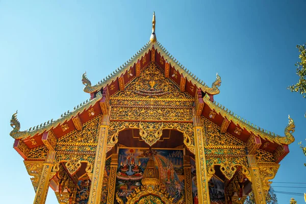 Wat Phrathat Doi Kham, Buddha pagoda och gyllene chedi i Chiang Mai, Thailand — Stockfoto
