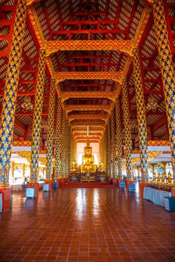Wat-Suan-Dok 'taki bir grup pagoda. Tayland, Chiang Mai 'deki ünlü tapınak.