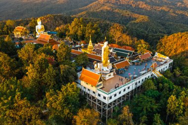 Wat Phrathat Doi Kham, Buddha pagoda ve Chiang Mai, Tayland 'da altın çadırı