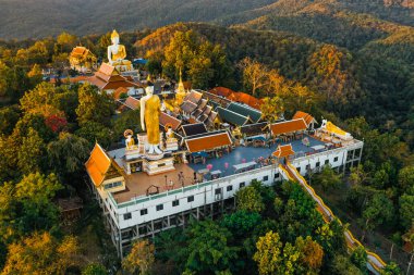 Wat Phrathat Doi Kham, Buddha pagoda ve Chiang Mai, Tayland 'da altın çadırı