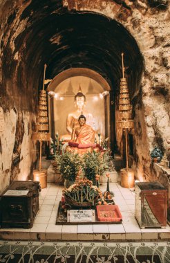 Cafe 39, Wat Umong yeraltı tapınağı ve Chiang Mai, Tayland 'daki tüneller.