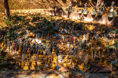 Cafe 39, Wat Umong yeraltı tapınağı ve Chiang Mai, Tayland 'daki tüneller.