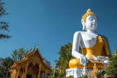 Wat Phrathat Doi Kham, Buddha pagoda and golden chedi in Chiang Mai, Tayland