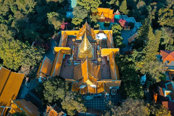  Chiang Mai, Tayland 'daki Wat Phra Doi Suthep tapınağının havadan görünüşü