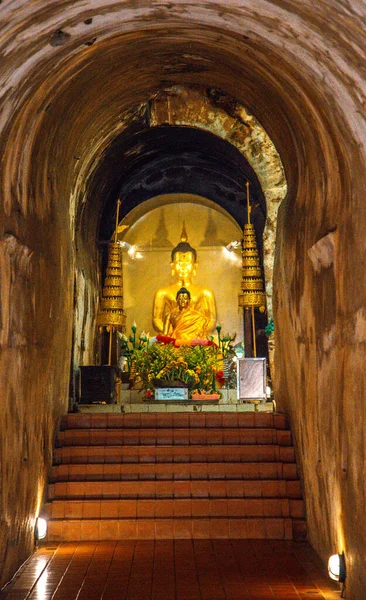 Cafe 39 perto de Wat Umong templo subterrâneo e túneis em Chiang Mai, Tailândia — Fotografia de Stock