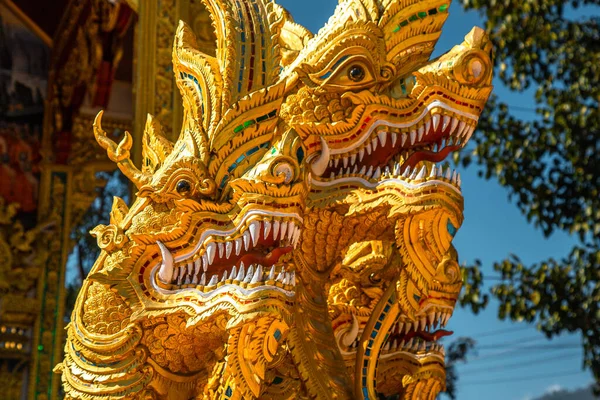Wat Phrathat Doi Kham, Boeddha pagode en gouden chedi in Chiang Mai, Thailand — Stockfoto
