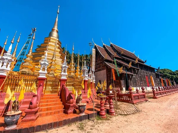 Wat Phan Tao, tempel i gamla staden Chiang Mai, Thailand — Stockfoto