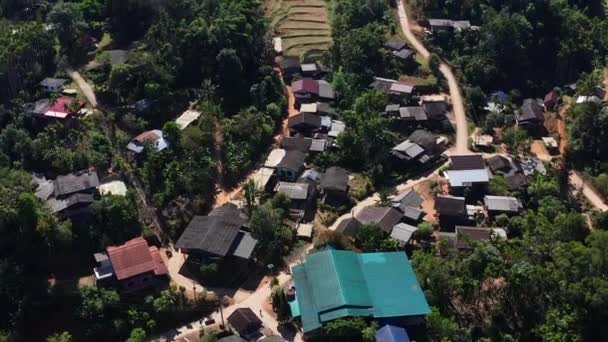 반 후 이 홈 크리스천 돔, 타이, 메이 홍 손의 정글 과 계곡에 있는 마을 — 비디오