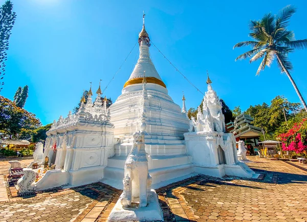 Wat Phrathat Doi Kongmu tempel i Mae Hong Son, Thailand — Stockfoto